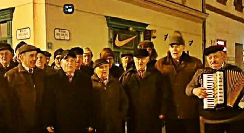 Szilveszterkor nótáztak a győri dalárdások