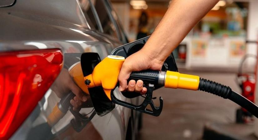 Üzemanyagszint-jelző pánik: így számolható ki, mennyit bír még az autó