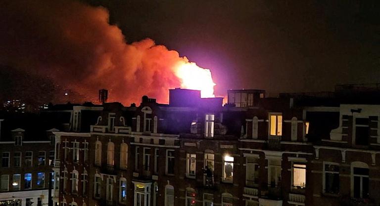 Lángokban állt Amszterdam szimbóluma szilveszterkor, összeomlott a 154 éves templom tornya