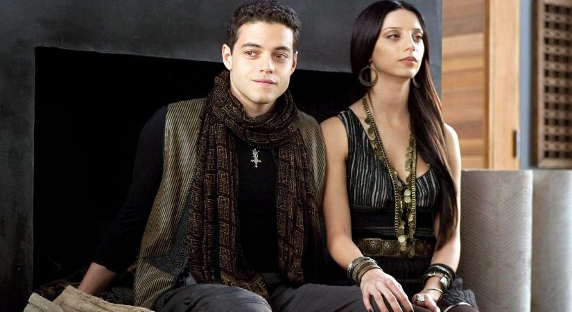 Már holnap otthonról nézheted: A romantikus vámpíros fantasy mind az 5 része egyszerre jön a streamingóriás platformjára!