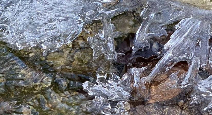 A hegyen hó, a völgyben jég – Bakonyi felvételek a fagyos idő tündéri varázslatairól ( videók)