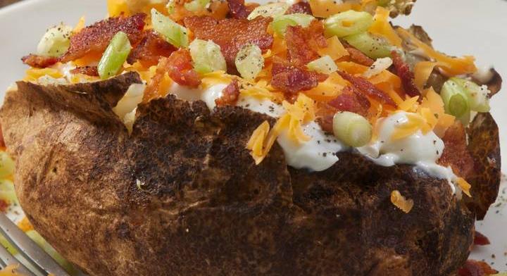 Héjában sült, töltött krumpli: fenséges, laktató vacsora