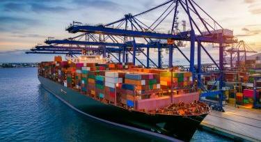 Konténerszállító hajó egyedülálló meghajtással