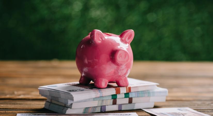 Az újévi horoszkóp szerint ennek a 3 jegynek váratlan pénz áll a házhoz