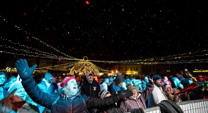 Olyat szólt a tűzijáték a várban, hogy az ostromágyúk is megirigyelték – Videó  Galéria