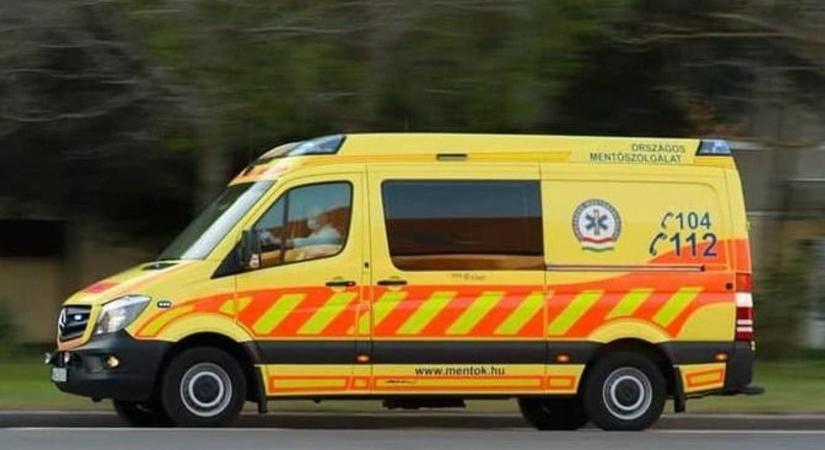 Baleset történt a 71-es főúton, a mentőket is riasztották