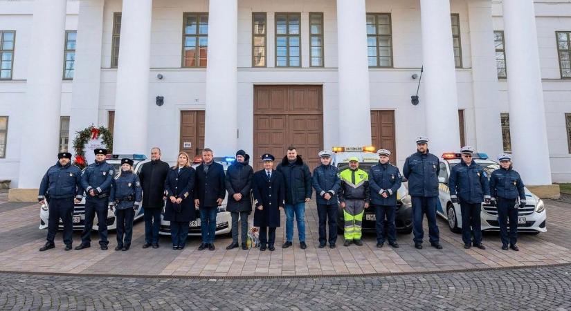 Különleges módon köszöntötték a rendőröket szilveszter napján