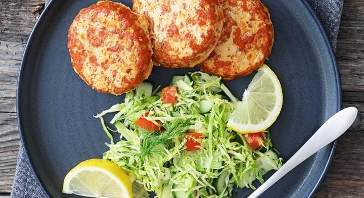 Ízletes lazacpogácsa gyorsan: kívül ropogós, belül omlós