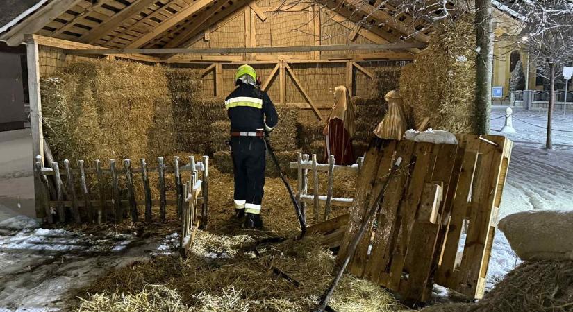 Meggyulladt a répcelaki Betlehem - fotók az oltásról