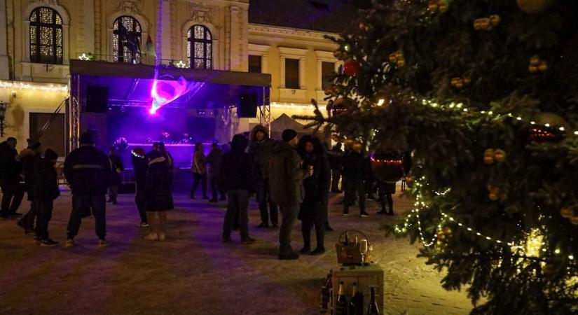 Fergeteges bulihangulat uralkodott – így búcsúztatták az óévet az abonyiak