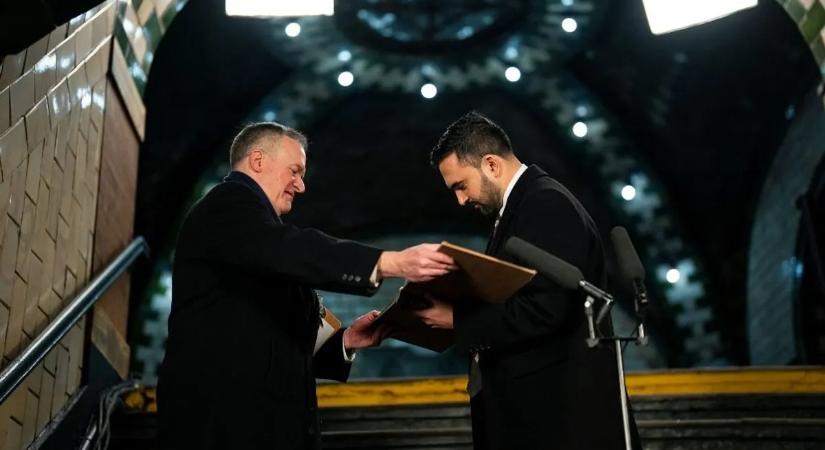 Hivatalba lép New York muszlim polgármestere