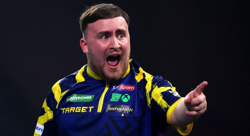 A magyar szurkolók sem kímélik Luke Littler anyját, durva üzeneteket kap a duzzadó indulatú szőkeség