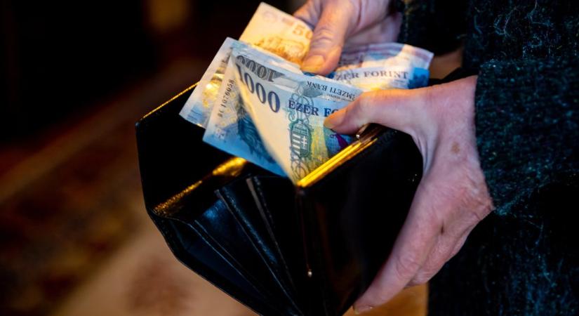 50 ezertől 2,5 millióig – kinek mit jelent a 13. és a 14. havi nyugdíj első részlete?