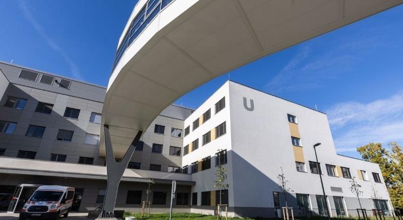 „A takarítótól a sebészig mindenki mosolygott” – Szívhez szóló vallomás a tatabányai kórházi napokról