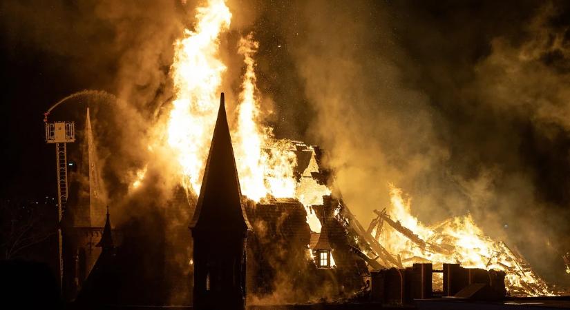 A hollandok 129 millió eurót lőttek a levegőbe újévkor, felgyújtottak egy templomot és összecsaptak a rendőrökkel