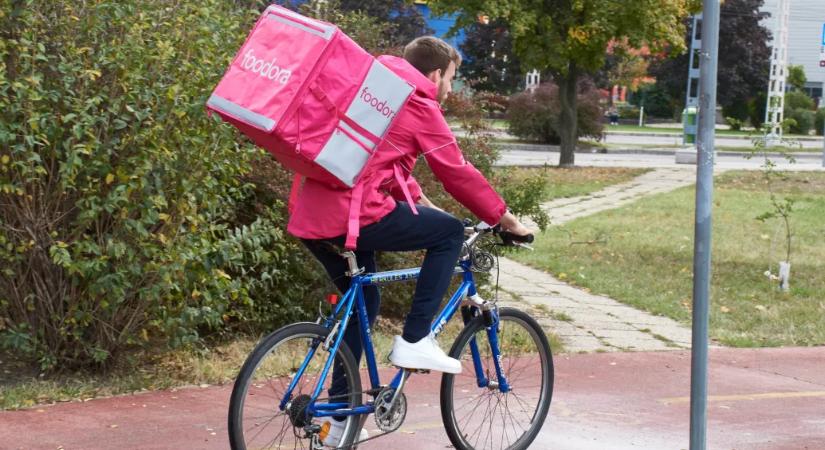 Leadta a mekis rendelését, 1 perc és 1 másodperc múlva már az ajtajánál várta az év leggyorsabb magyar futárja