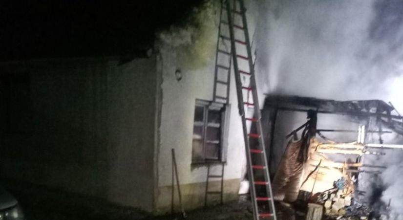 Autó, kuka és melléképület is égett szilveszterkor