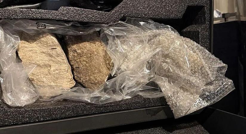 Tetkót rakatott magára a vásárló, aki RTX 5090 videókártya helyett köveket kapott kézhez kiszállításkor