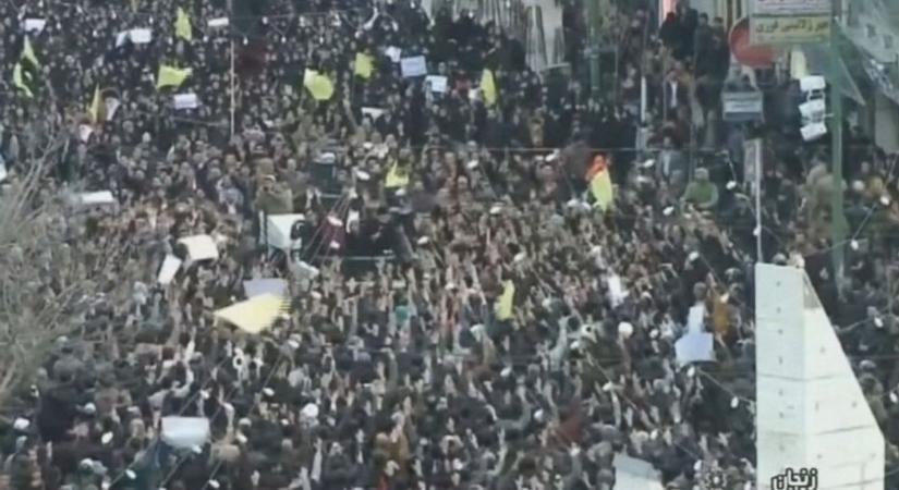 Hatalmas tüntetések Iránban – szakadék szélén az iráni gazdaság