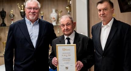 Aranygyűrűt vehetett át id. dr. Mintál Tibor