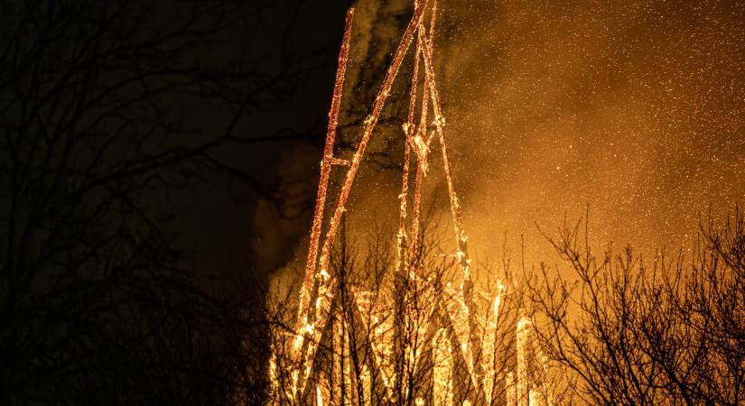 Tűz pusztított el egy neves amszterdami templomépületet újév hajnalán