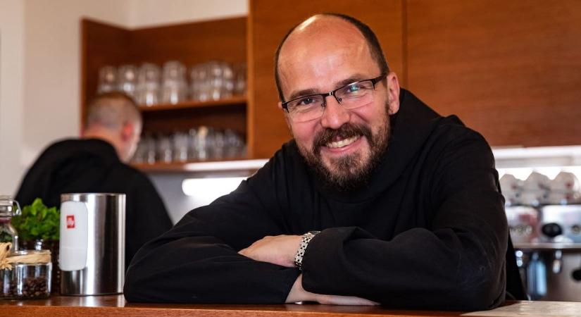 „Tudjunk megállni, befelé és felfelé figyelni” – újévi jókívánságok a Bakony szívéből