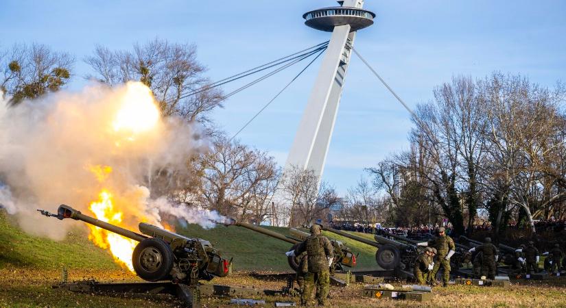 Katonai tiszteletadás mellett ünnepelték Szlovákia megalakulásának 33. évfordulóját (FOTÓK)
