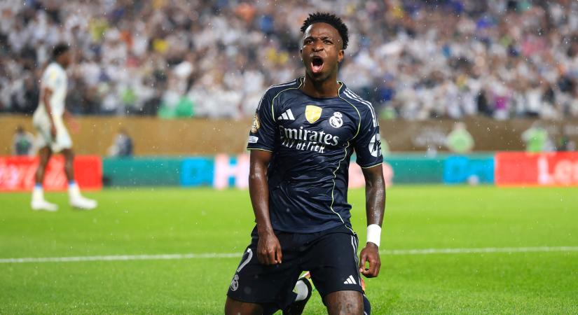 Vinícius Junior beadta a derekát