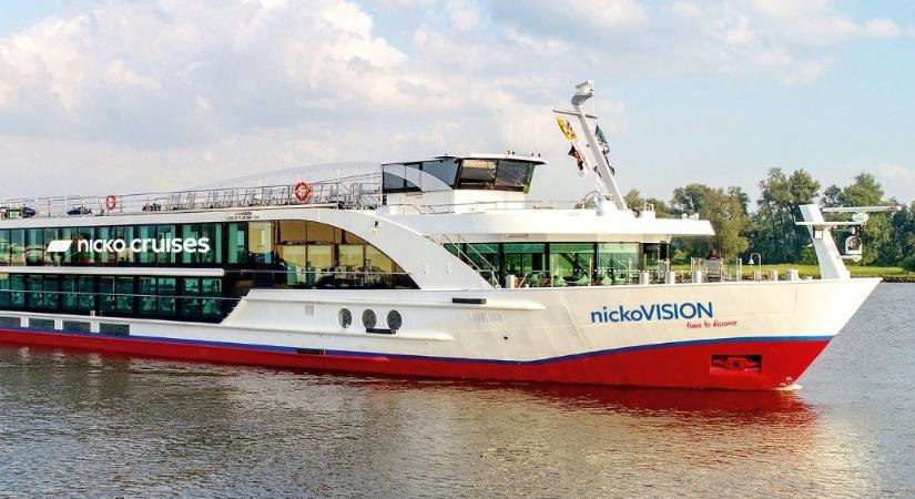 A Dunában rekedt egy kirándulóhajó