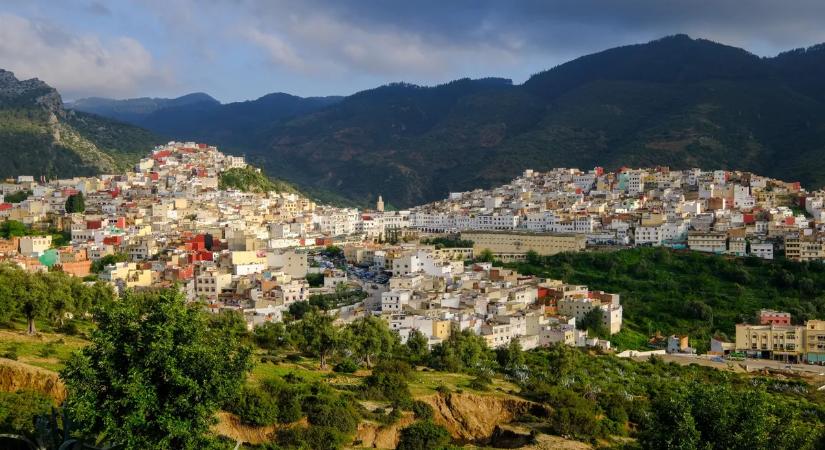 Marokkó szent városa: Moulay Idriss festett utcái és múltba vesző kapui 2026 új slágere
