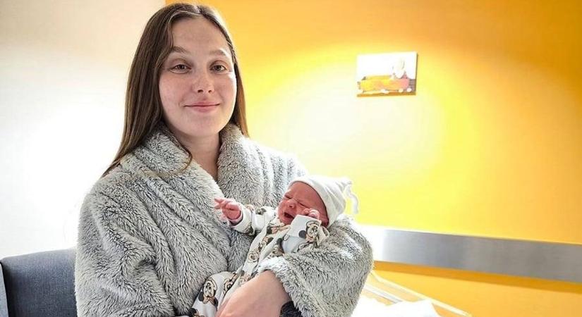 A halasi kórházban született Bíborka, Bács-Kiskun első újévi babája – fotók