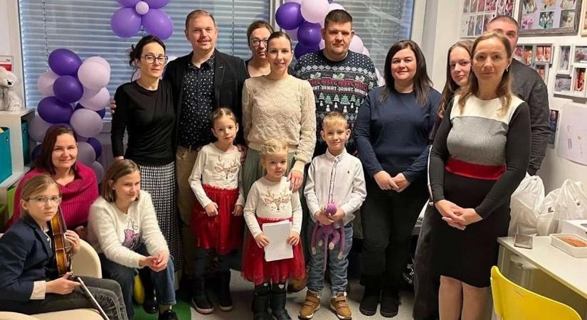 PICi hősök jártak a kecskeméti kórházban – fotók