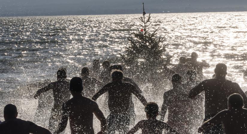 Szigligeten idén is balatoni fürdőzéssel indult az új év