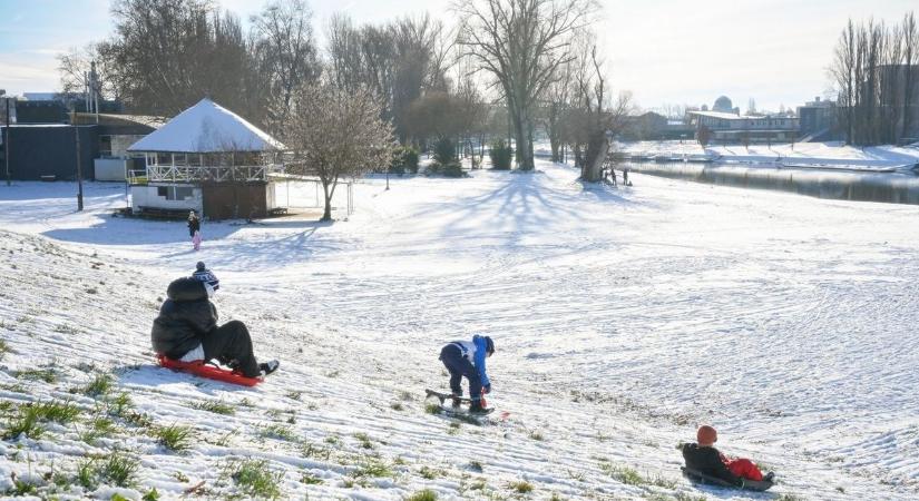 Győrben öt, a vármegye egyes részein akár 10 centis hó is hullott - Fotókon mutatjuk!