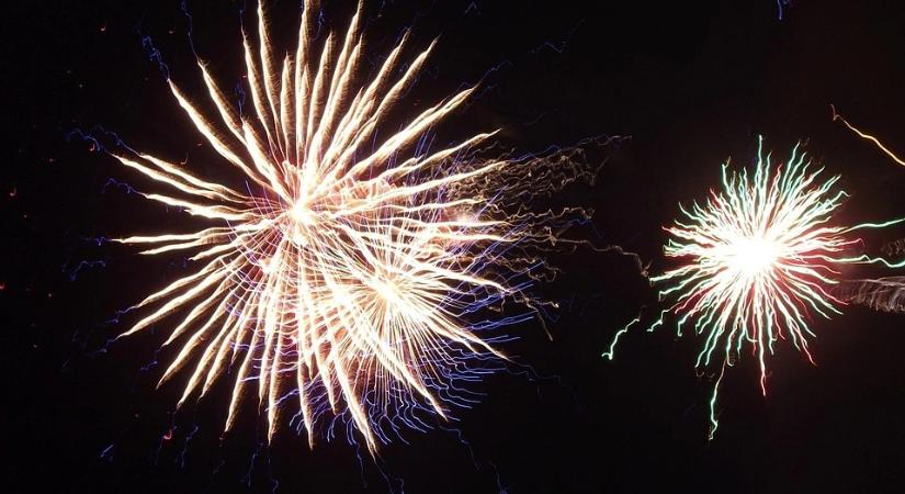 Tizenhat esetben tettek feljelentést a rendőrök Budapesten pirotechnikai termékek illegális árusítása miatt