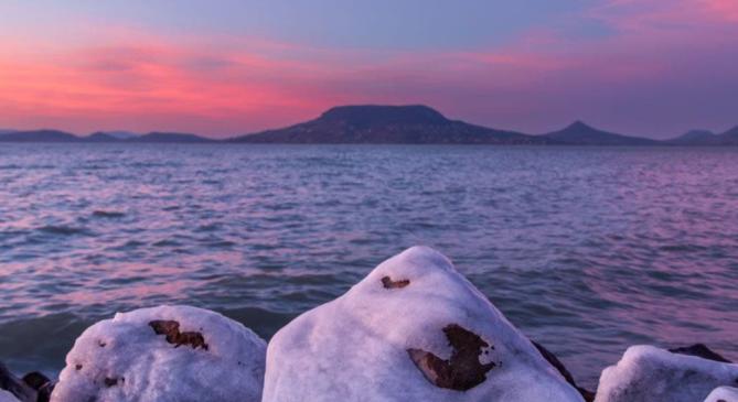 Így festettek az űrből a havas területek