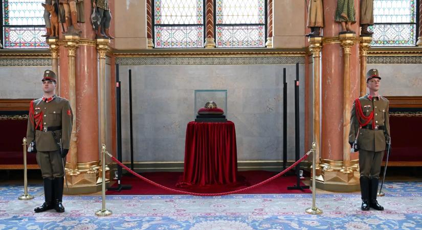 Szent Korona az Országházban: miért pont 26 éve történt meg az átszállítás?