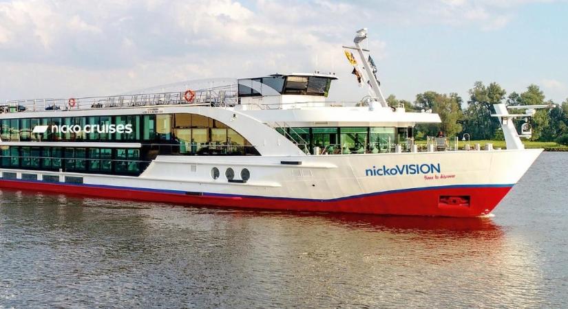 A Duna közepén rekedt egy kirándulóhajó, kétszáz utasa a fedélzeten szilveszterezett