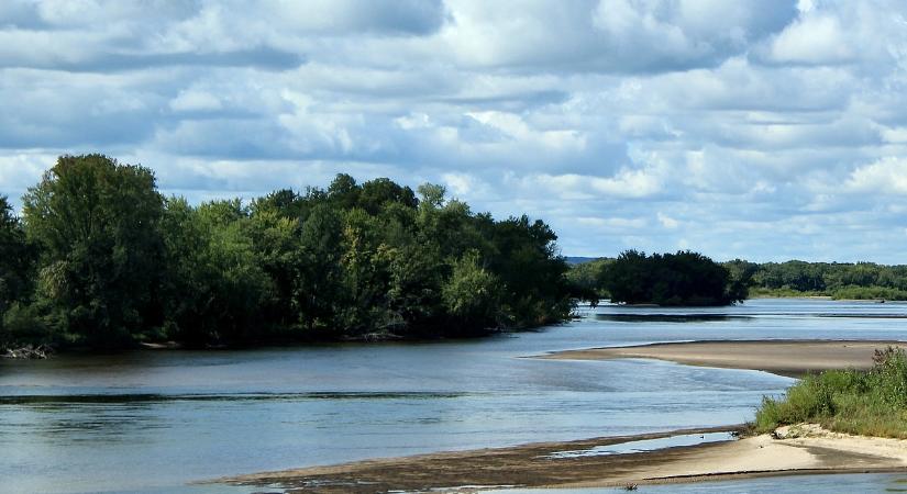 Zátonyra futott egy hajó a Dunán