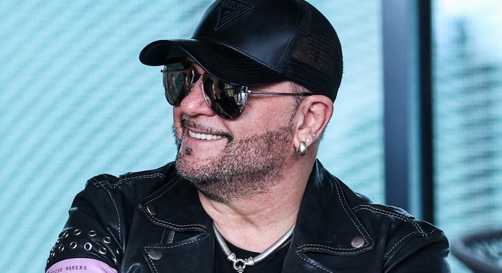 Ilyen sincs mindennap: Kozso rögtönzött egy gyors koncertet az utcán, elszabadult a hangulat