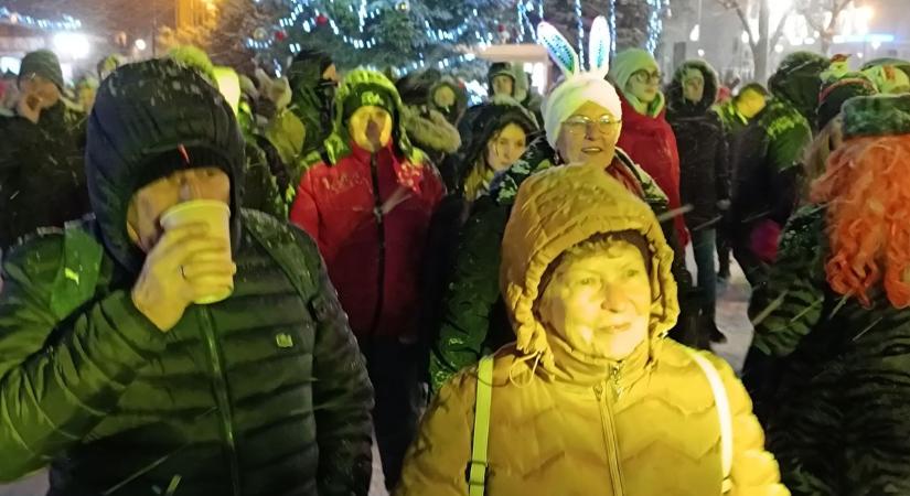 Hóesésben, zenével táncolt át Dunaújváros 2026-ba