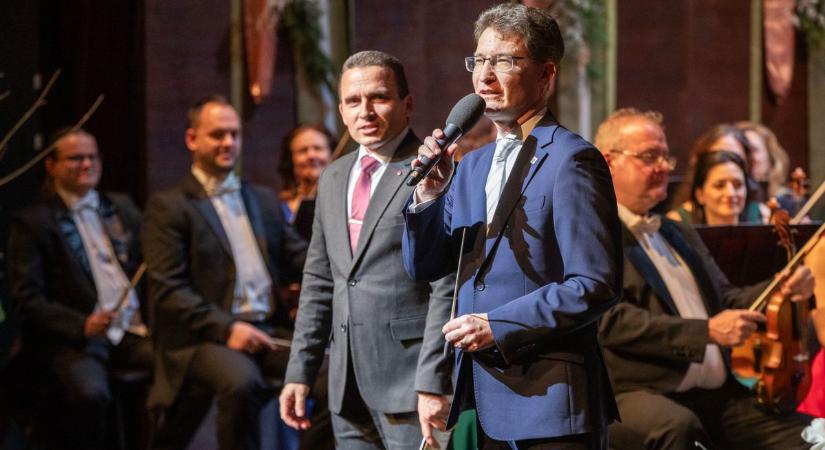 Cser-Palkovics András egy kis időre karmester lett (galéria, videó)