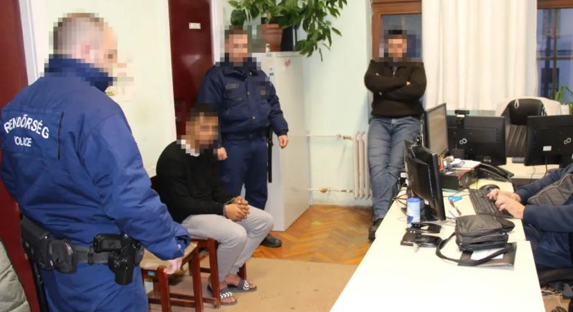 Azzal hívta fel a rendőröket a 17 éves fiú szilveszter éjszaka, hogy megölt egy nőt és rágyújtotta a házát