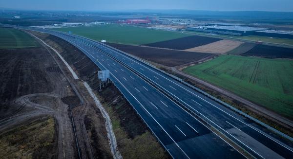 Szabad a pálya: újra a régi az M30-as