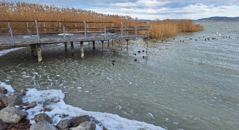 Elkezdett befagyni a Balaton