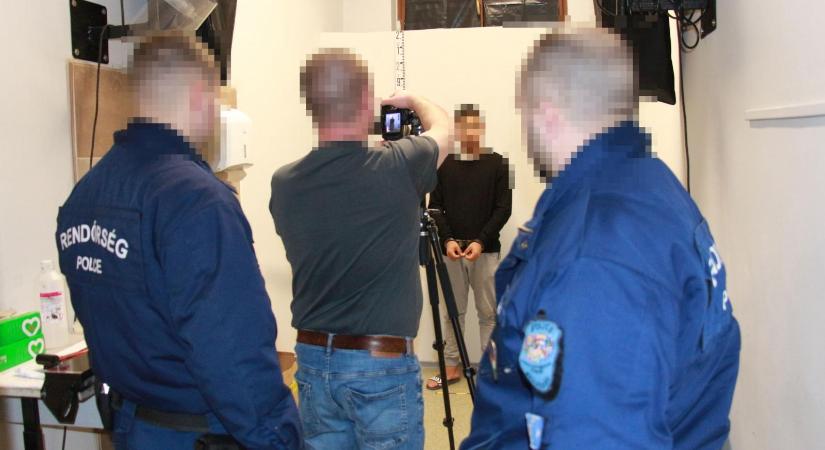 Egy 17 éves fiú jelentette be a rendőrségen, hogy megölt egy nőt, majd rágyújtotta a házát Szatmárcsekén