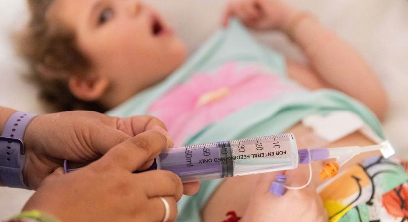 Éber kómában él a baji kislány: két és fél éve nem adják fel