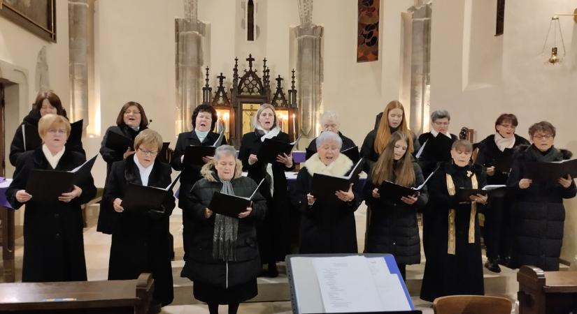 Jótékonysági hangverseny két kórussal