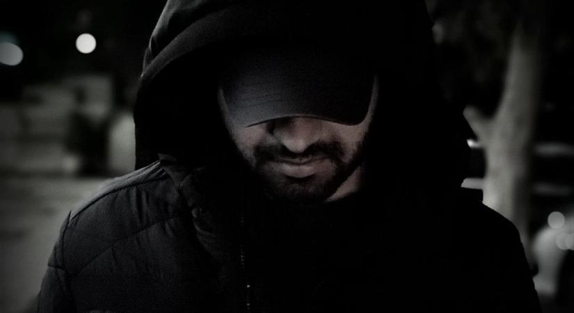 Intim fotóval zsarolnak – és már nem csak a nőket: egyre több férfi kér segítséget