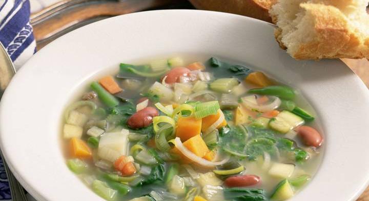 Könnyű, gyomorkímélő leves januárra: tápláló, zöldséges recept